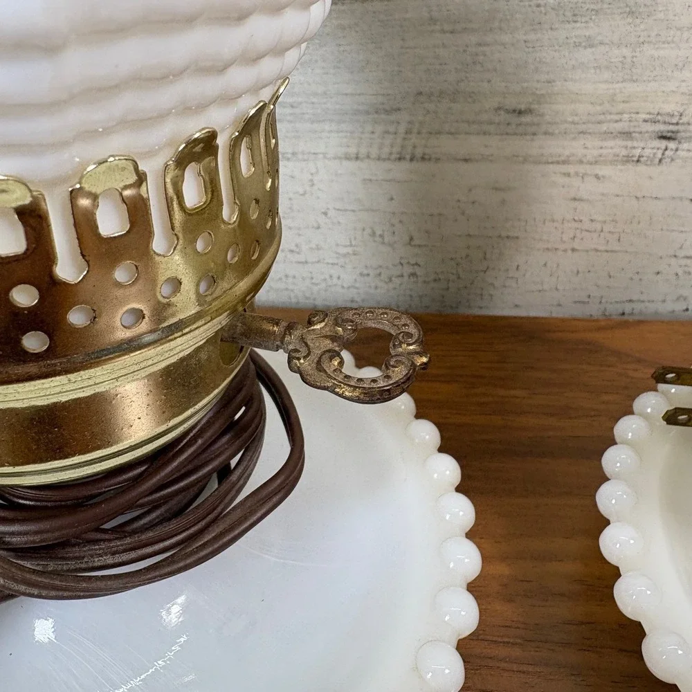 Vintage Hobnail Milk Glass‎ Lamp Table Boudoir Hurricane 14